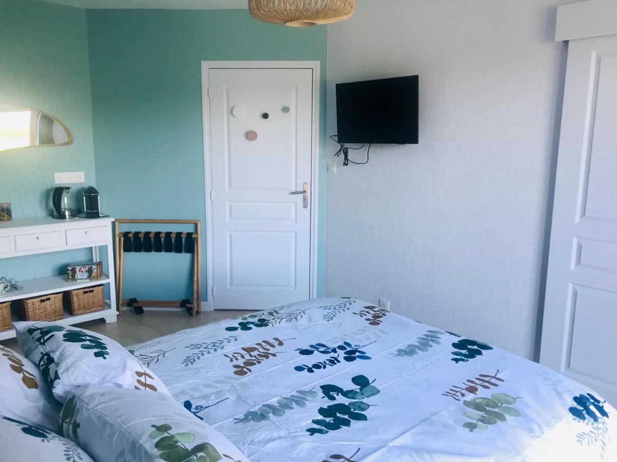Au Petit Bonheur De Claire Et Jo Bed & Breakfast La Chapelle-Caro Dış mekan fotoğraf